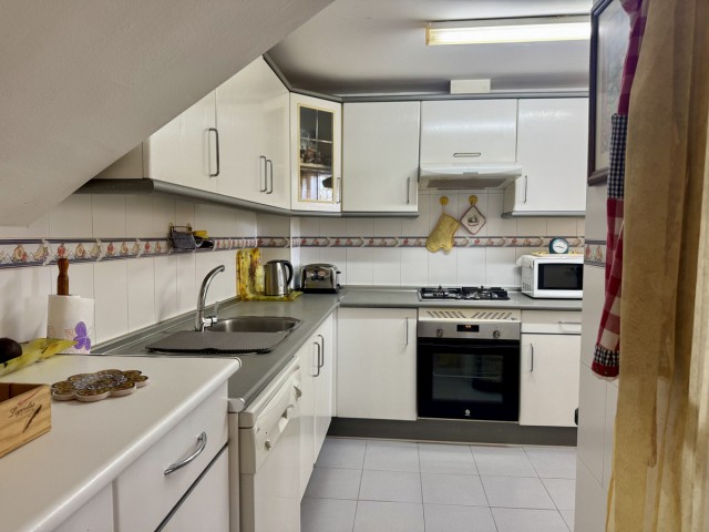 4 Bedrooms Apartment in Guadalmina Baja