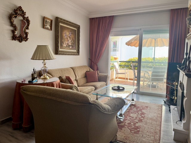 4 Bedrooms Apartment in Guadalmina Baja