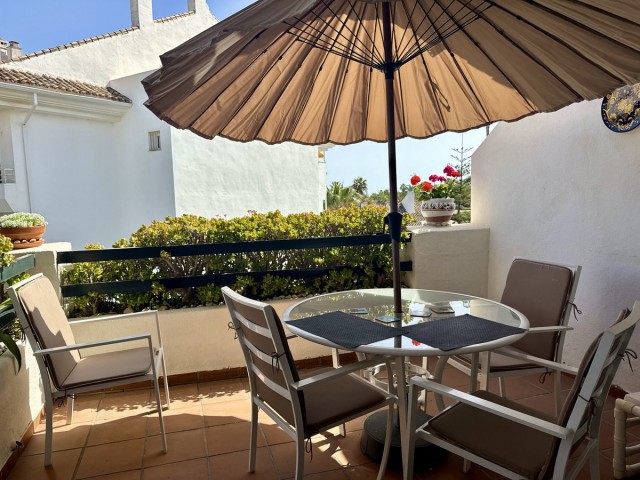 4 Bedrooms Apartment in Guadalmina Baja