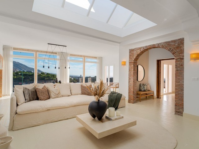 Villa con 6 Dormitorios  en El Madroñal