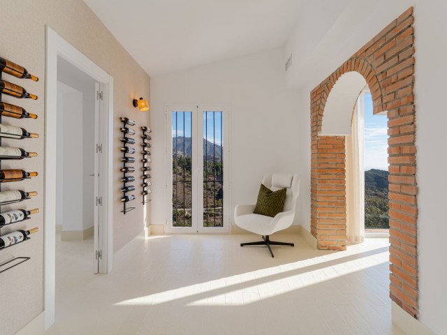 Villa con 6 Dormitorios  en El Madroñal
