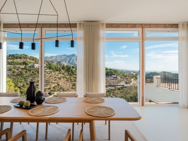 Villa con 6 Dormitorios  en El Madroñal