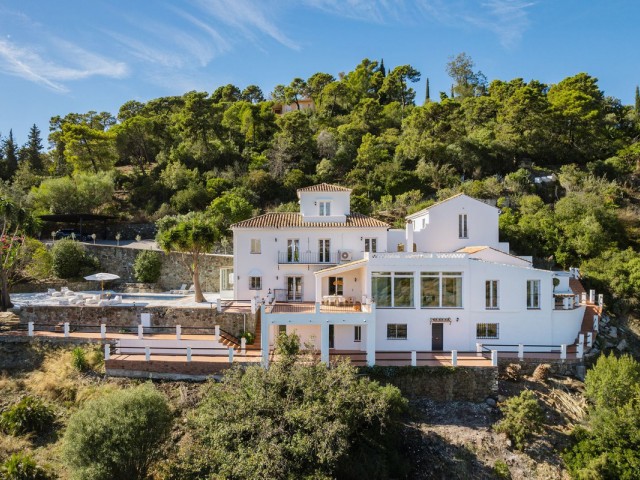 Villa con 6 Dormitorios  en El Madroñal