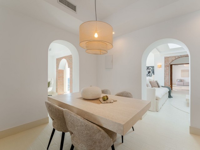 Villa con 6 Dormitorios  en El Madroñal