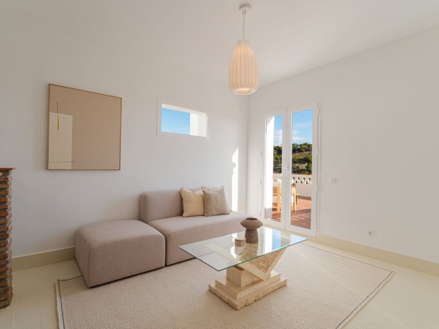 Villa con 6 Dormitorios  en El Madroñal