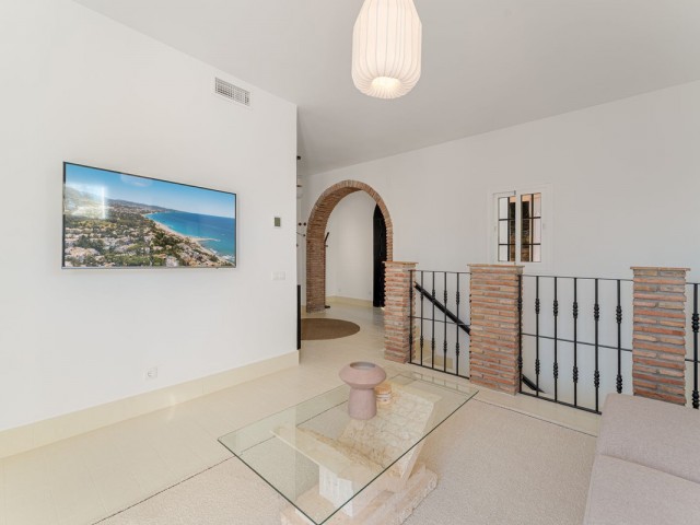 Villa con 6 Dormitorios  en El Madroñal