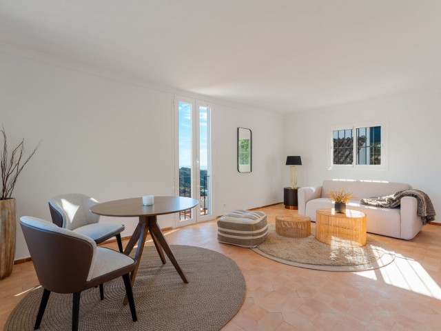 Villa con 6 Dormitorios  en El Madroñal