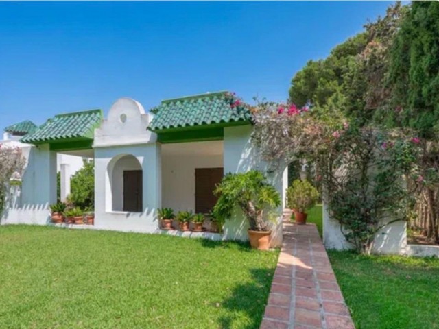 4 Schlafzimmer Villa in Artola