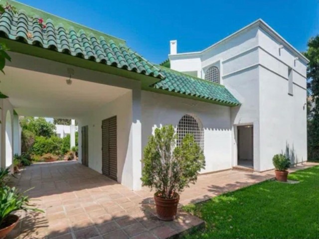4 Schlafzimmer Villa in Artola