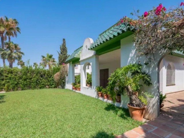 4 Schlafzimmer Villa in Artola