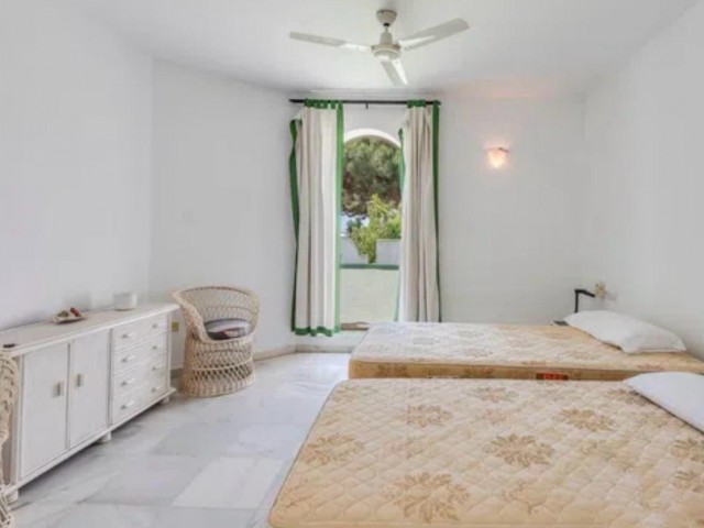 4 Schlafzimmer Villa in Artola