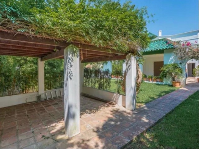 4 Schlafzimmer Villa in Artola
