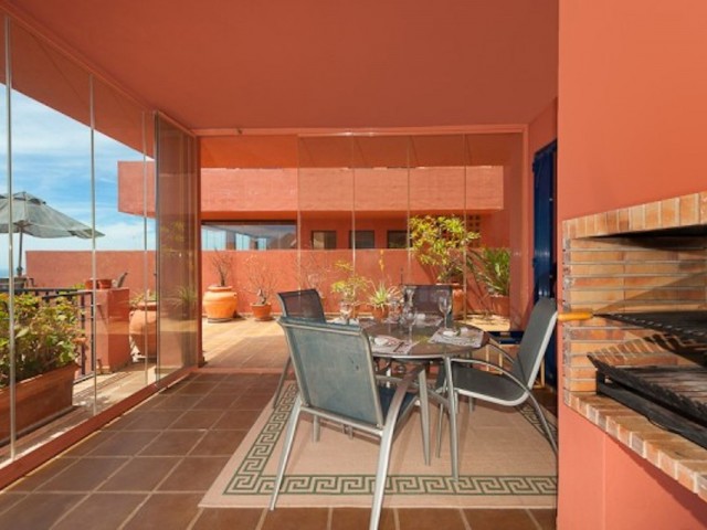 2 Bedrooms Apartment in Calahonda