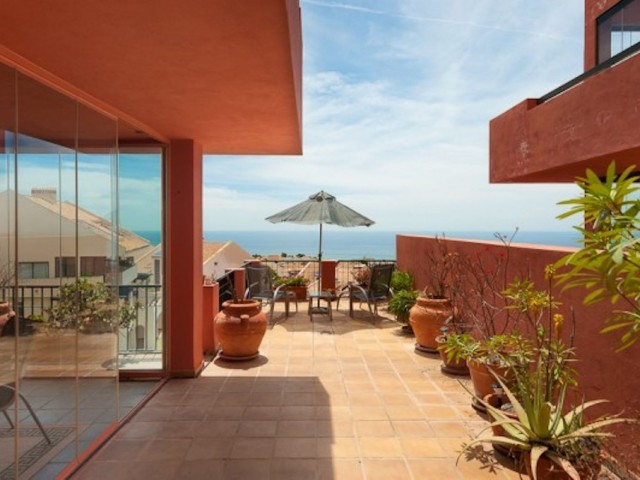 2 Bedrooms Apartment in Calahonda