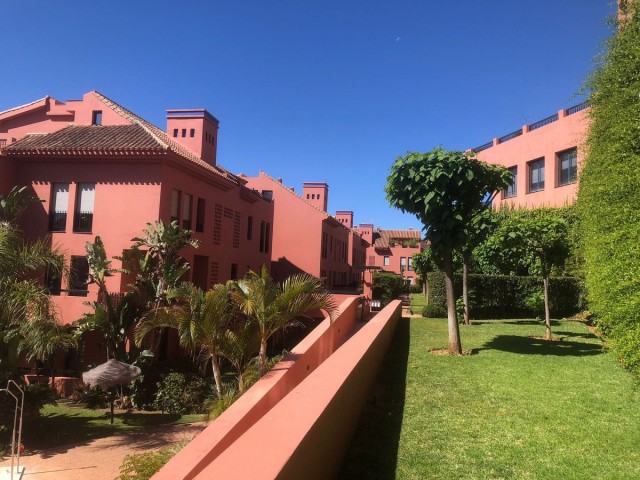 2 Bedrooms Apartment in Calahonda