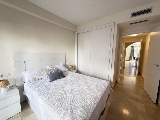 Apartamento con 2 Dormitorios  en Aloha