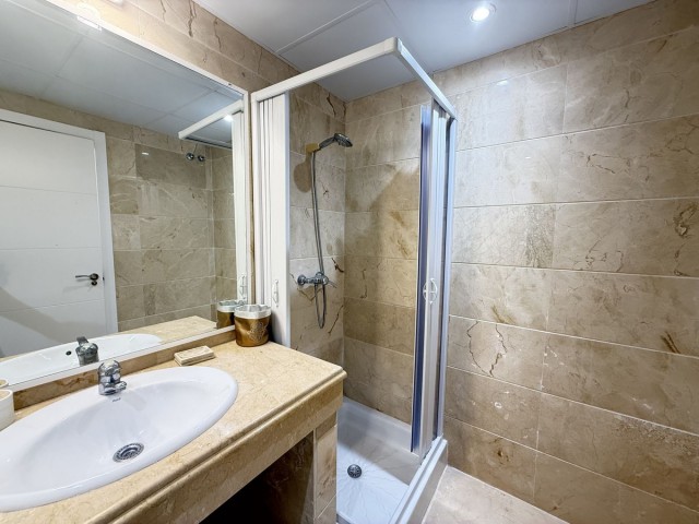 Apartamento con 2 Dormitorios  en Aloha