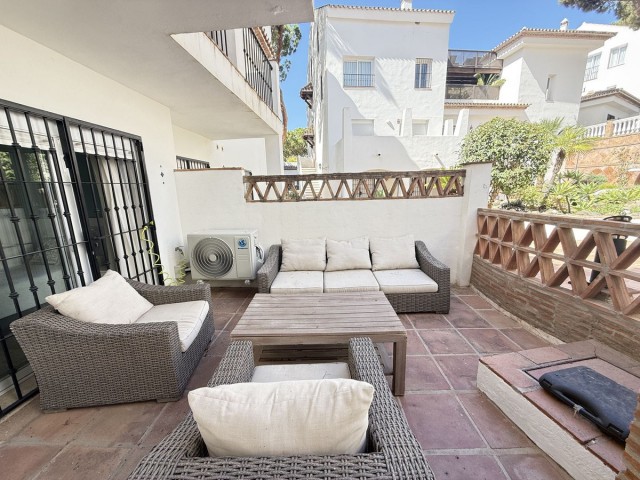 Apartamento con 2 Dormitorios  en Aloha