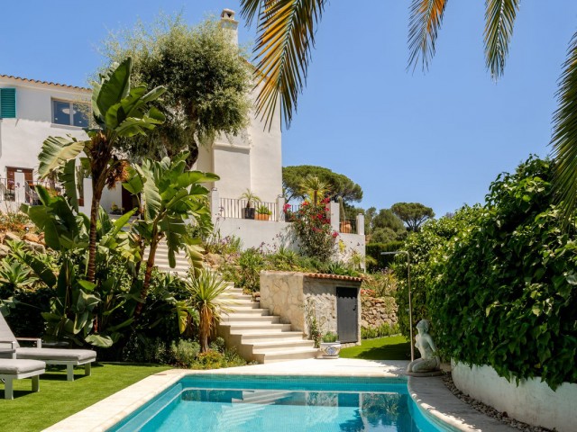 Villa con 5 Dormitorios  en El Madroñal