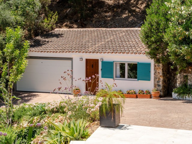Villa con 5 Dormitorios  en El Madroñal