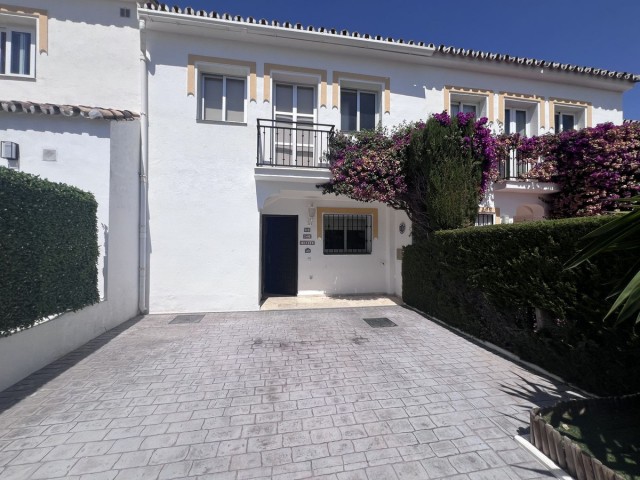 3 Bedrooms Townhouse in El Paraiso