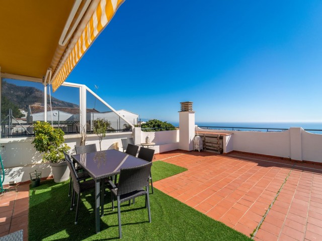 Apartamento con 4 Dormitorios  en Benalmadena Pueblo