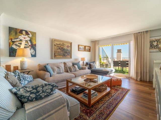 Apartamento con 4 Dormitorios  en Benalmadena Pueblo
