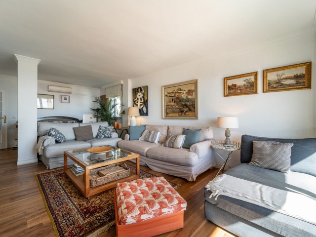Apartamento con 4 Dormitorios  en Benalmadena Pueblo