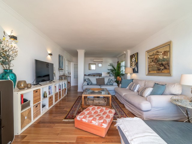 Apartamento con 4 Dormitorios  en Benalmadena Pueblo