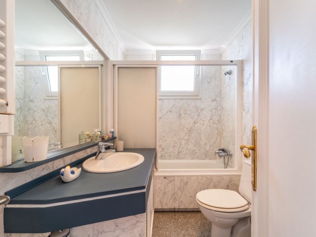 Apartamento con 4 Dormitorios  en Benalmadena Pueblo