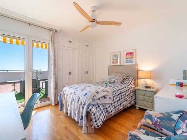 Apartamento con 4 Dormitorios  en Benalmadena Pueblo