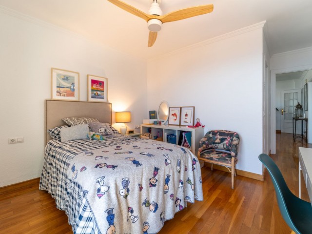 Apartamento con 4 Dormitorios  en Benalmadena Pueblo