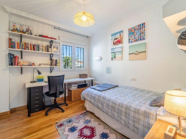 Apartamento con 4 Dormitorios  en Benalmadena Pueblo