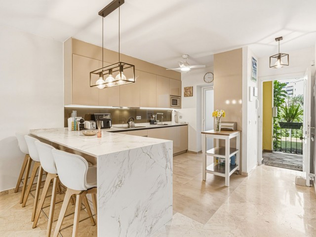 Apartamento con 2 Dormitorios  en Guadalmina Alta