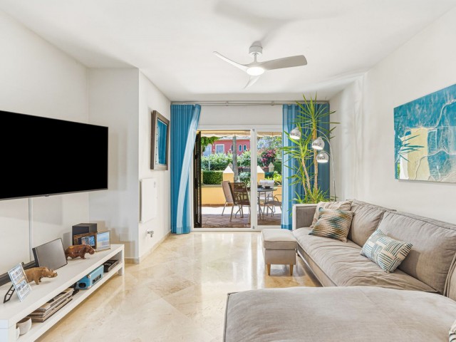 Apartamento con 2 Dormitorios  en Guadalmina Alta