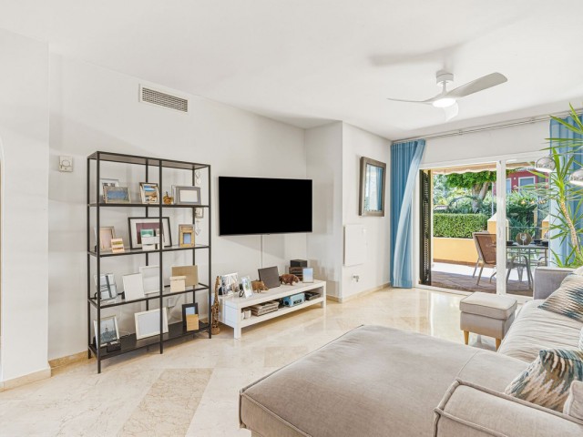 Apartamento con 2 Dormitorios  en Guadalmina Alta