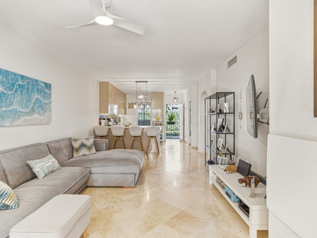 Apartamento con 2 Dormitorios  en Guadalmina Alta