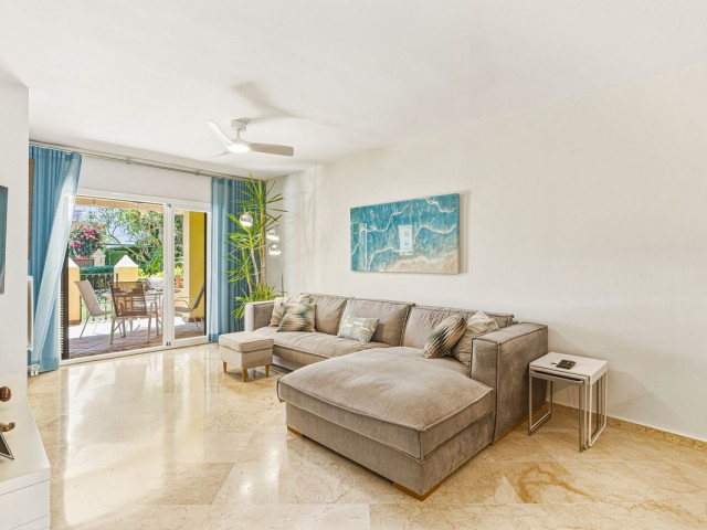 Apartamento con 2 Dormitorios  en Guadalmina Alta