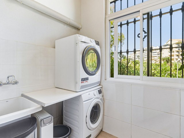 Apartamento con 2 Dormitorios  en Guadalmina Alta