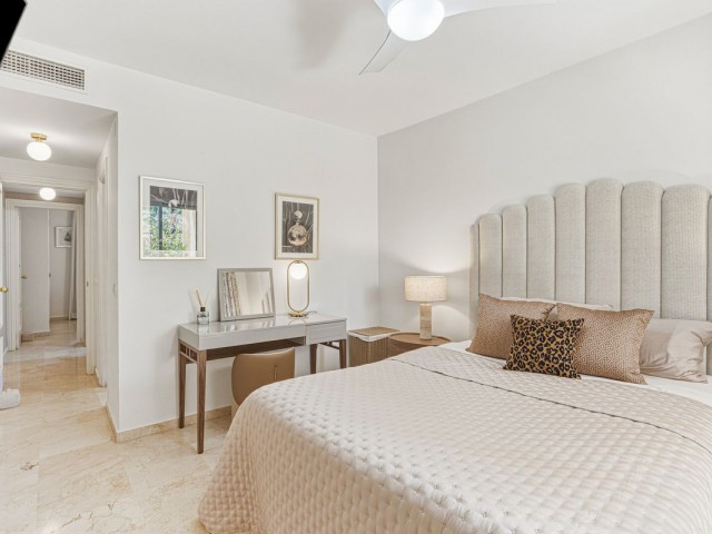 Apartamento con 2 Dormitorios  en Guadalmina Alta