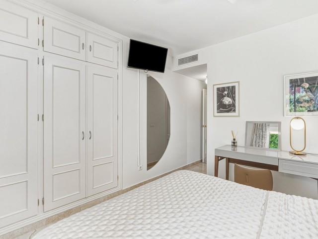 Apartamento con 2 Dormitorios  en Guadalmina Alta