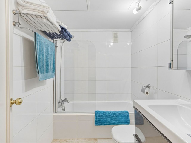 Apartamento con 2 Dormitorios  en Guadalmina Alta