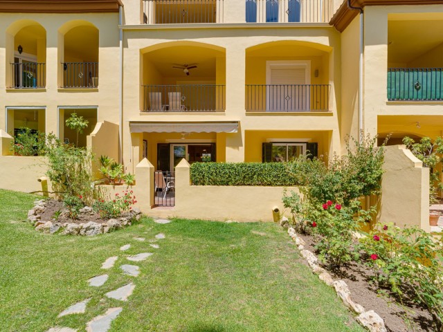 Apartamento con 2 Dormitorios  en Guadalmina Alta