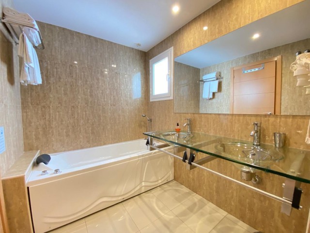 2 Bedrooms Apartment in Estepona