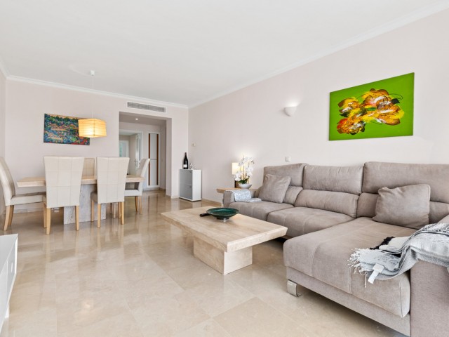 2 Bedrooms Apartment in Benahavís
