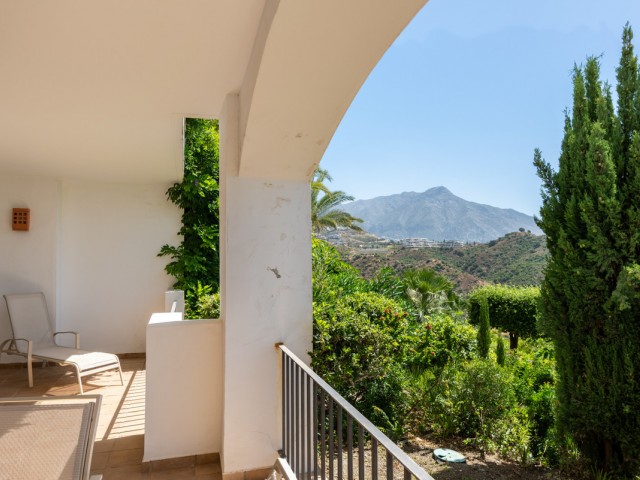 2 Bedrooms Apartment in Benahavís