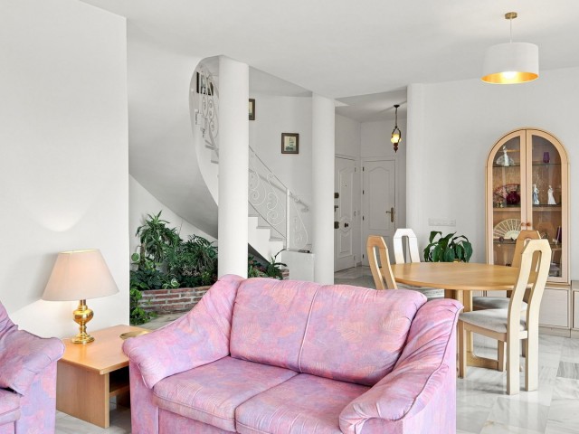 Villa con 4 Dormitorios  en Valtocado