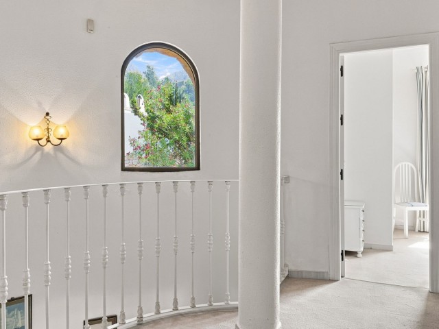 Villa con 4 Dormitorios  en Valtocado