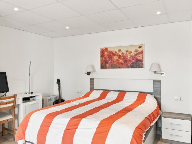 Villa con 4 Dormitorios  en Valtocado