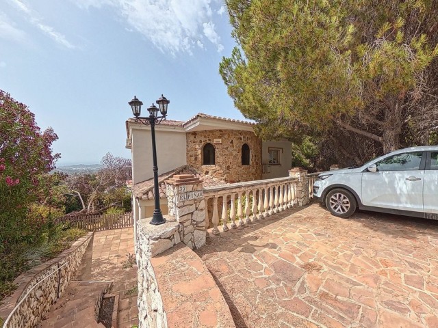 Villa con 4 Dormitorios  en Valtocado
